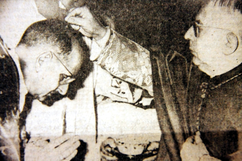 保祿六世領受聖灰